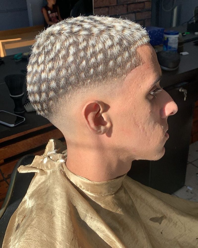 Corte com textura marcada no topo e degradê
